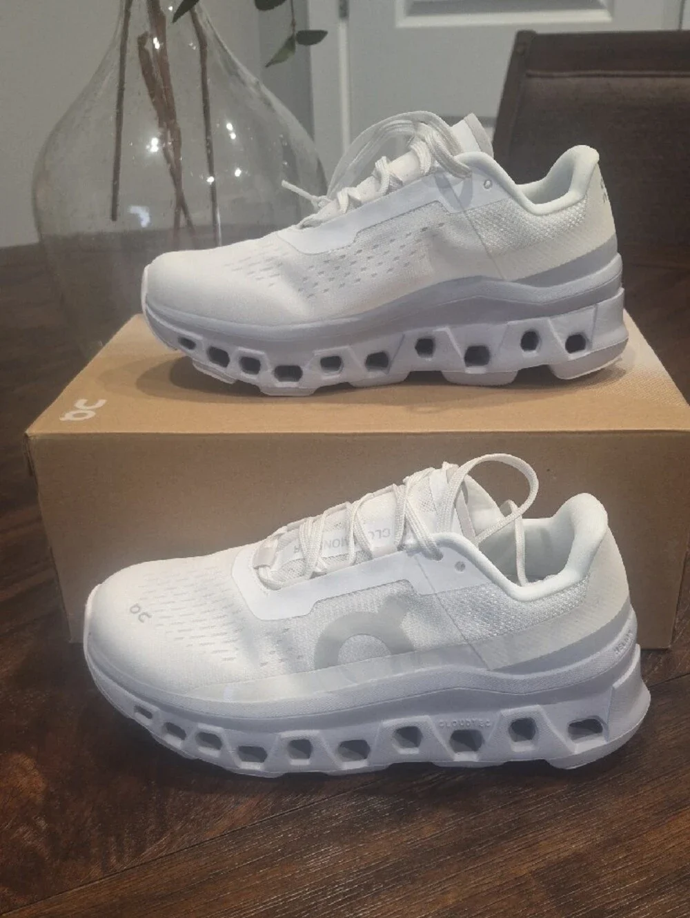 “New Women’s On Cloudmonster Size 6 White Gray Running Shoes - Picture 3 of 10